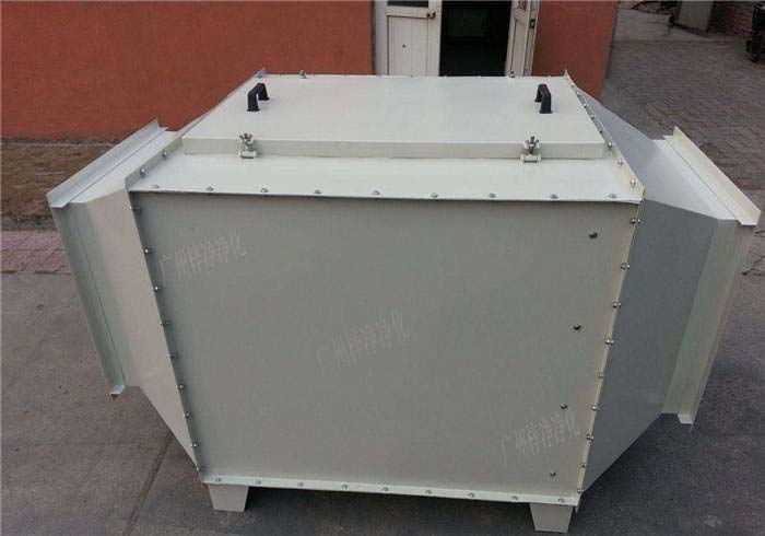 空氣過濾箱內部結構裝的初效空氣過濾器,高效空氣過濾器,風機組合而成。 空氣過濾箱內部結構裝的初效空氣過濾器,高效空氣過濾器,風機組合而成。