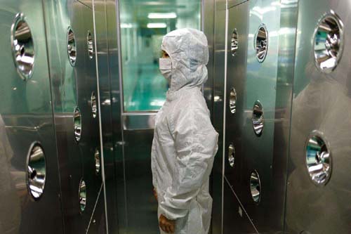 操作人員對風淋室的正確使用也是影響凈化效果的重要因素。 操作人員對風淋室的正確使用也是影響凈化效果的重要因素。