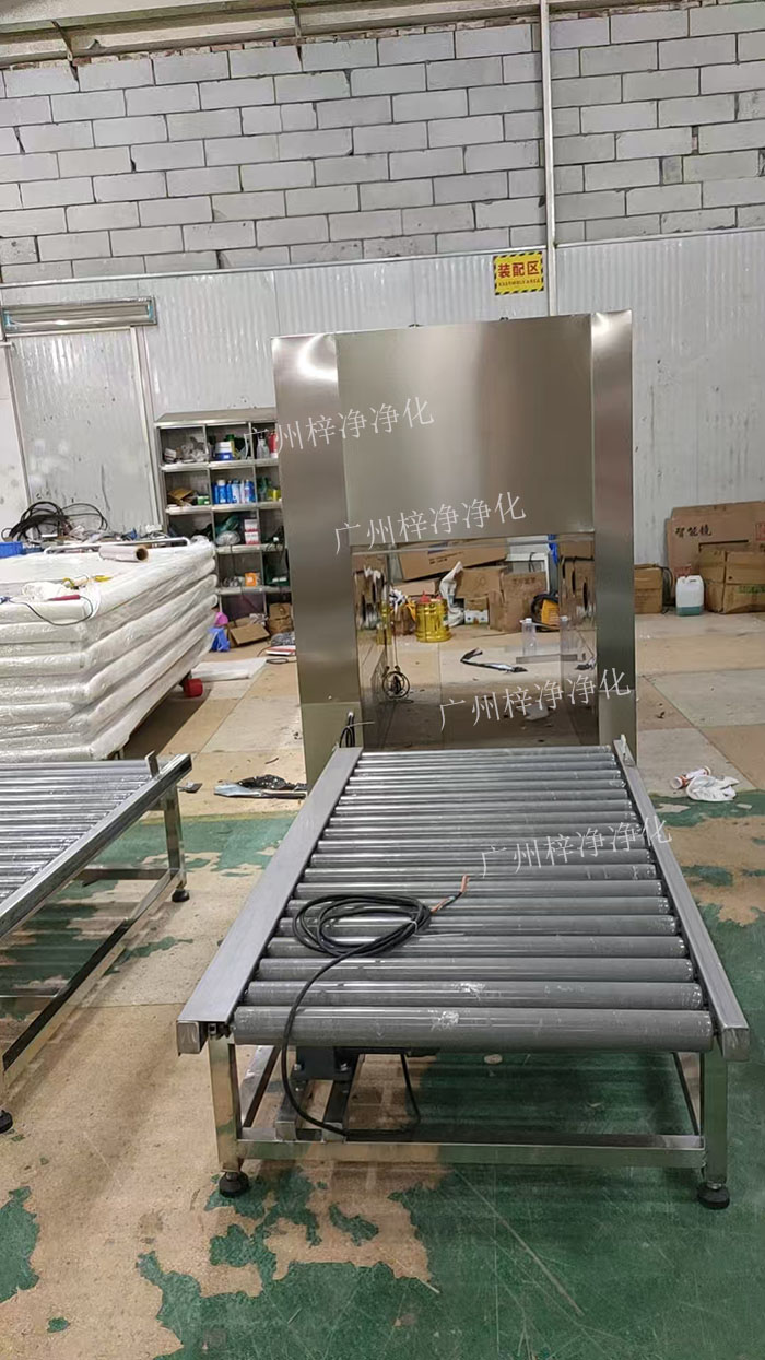 自動(dòng)門(mén)層流傳遞窗可配合輸送線兩端設(shè)有自動(dòng)門(mén)，實(shí)現(xiàn)物品的自動(dòng)進(jìn)出，減少人工操作。