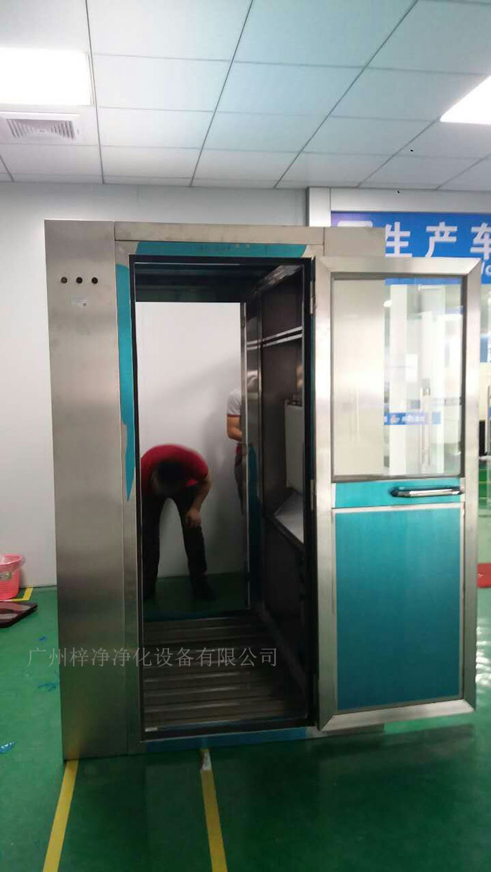 安裝風淋室的地面應平整，如有必要，應進行找平和加固處理。