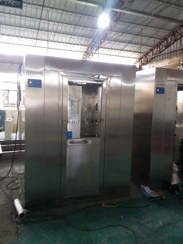 將風淋室設置在緩沖間的入口處 將風淋室設置在緩沖間的入口處