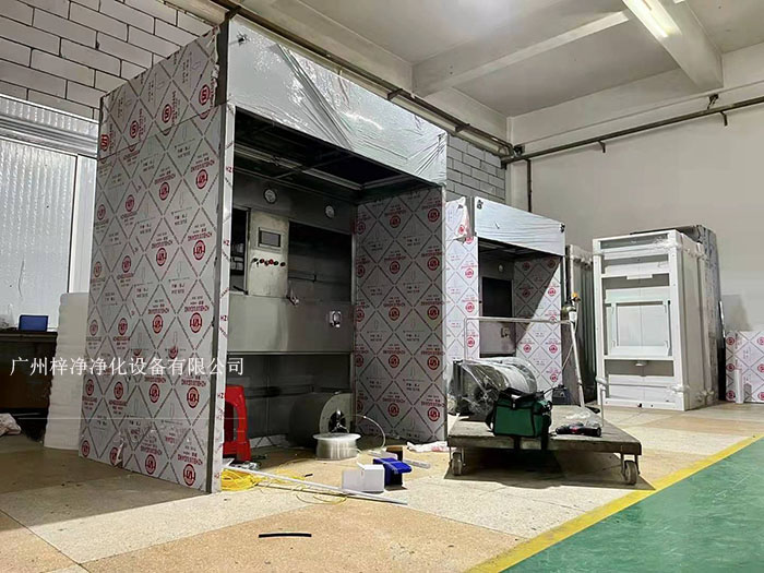 負壓稱稱量罩通過創(chuàng)造一個低氣壓的環(huán)境,防止生產(chǎn)過程中的粉塵、揮發(fā)物等有害物質(zhì)逸散到外界環(huán)境中,同時確保稱量結(jié)果的準確性。 負壓稱稱量罩通過創(chuàng)造一個低氣壓的環(huán)境,防止生產(chǎn)過程中的粉塵、揮發(fā)物等有害物質(zhì)逸散到外界環(huán)境中,同時確保稱量結(jié)果的準確性。